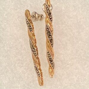 EUC 1928 Victorian look gold metal & rhinestone long pierced earrings
